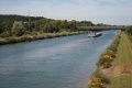 Blick vom Eschenausteg Richtung <!--LINK'" 0:61--> auf den <a class="mw-selflink selflink">Main-Donau-Kanal</a>.