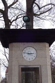 Wetterhäuschen Adenauer Anlage 2019.jpg