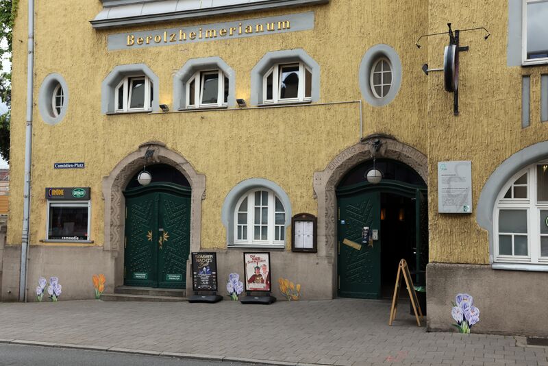 Datei:Frei Luft Galerie 2022 Eröffnung 19.jpg