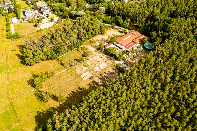 Datei:Reitstall Oberfürberg Aug 2020 1.jpg