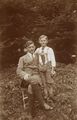 Wolfgang Lippert mit Sohn. Original-Bildunterschrift: "1927. Vater u. Sohn in Obersdorf u. Wasach"