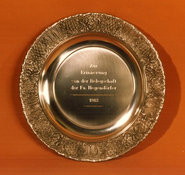 Datei:Erinnerungsteller Hegendörfer Lebensmittel II.jpg