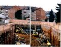 Blick von der U-Bahn-Baustelle im Wiesengrund auf die Rückseite der Gebäudezeile <!--LINK'" 0:117--> 8-14a, Januar 2001