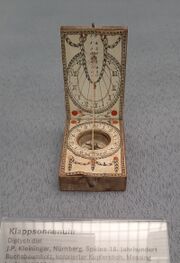 Kleininger JP Klappsonnenuhr.jpg
