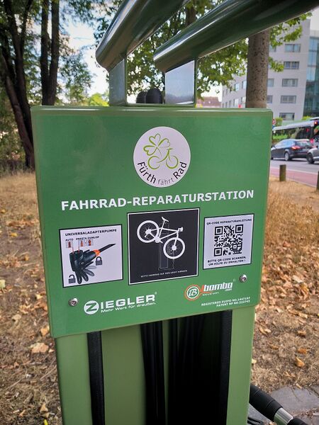 Datei:2022-08-14 Fahrrad-Reparaturstation (3).jpg