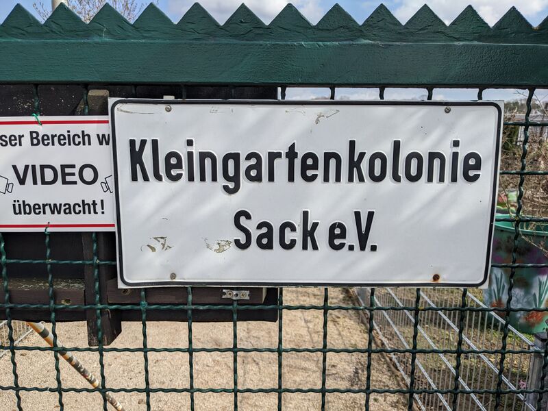 Datei:20240319 Kleingarten Sack Schild.jpg