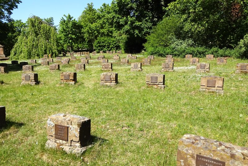 Datei:Ehrengrabfeld 1.jpg