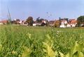 Blick vom <a class="mw-selflink selflink">Wiesengrund</a> auf Stadeln  - links die landwirtschaftlichen Gebäude Schrems  und Lohbauer  mit Silo, Bildmitte Turm der , 1996