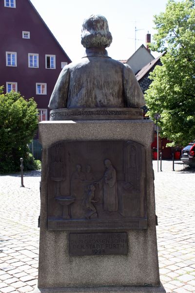 Datei:Wilhelm-Löhe-Denkmal 6.jpg