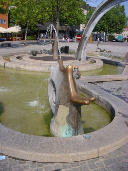 Datei:Paradiesbrunnen1.jpg