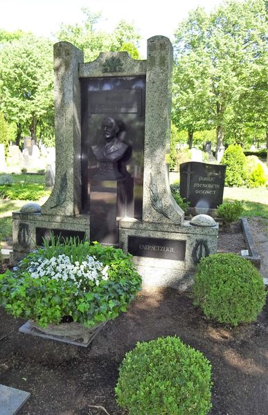 Datei:Alte Grabmal Kunst 6.jpg