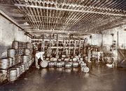 Humbser Fassabfüllung ca 1900.jpg