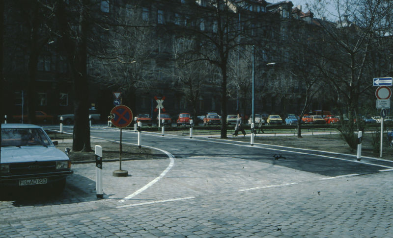 Datei:Straßenbahn Königswarterstraße 2.jpg