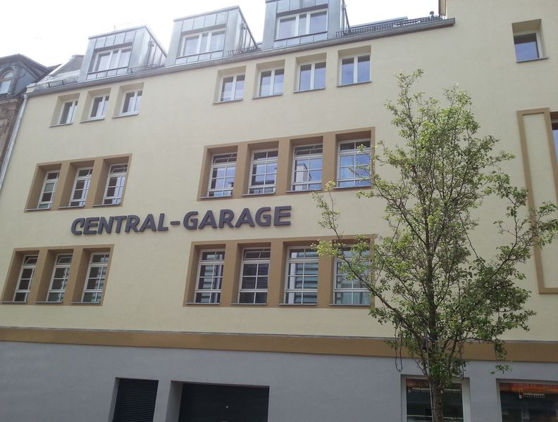Datei:Central Garage 01.jpg
