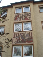 Dr.-Schumacher-Str. 2-6 Sgraffito I.JPG