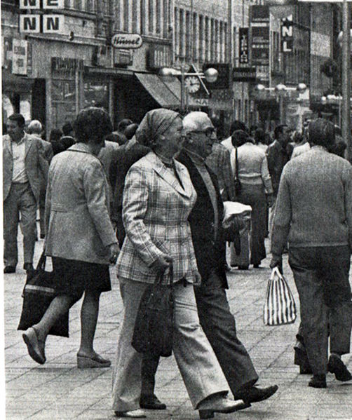 Datei:Fußgängerzone Eröffnung 1975 1.jpg