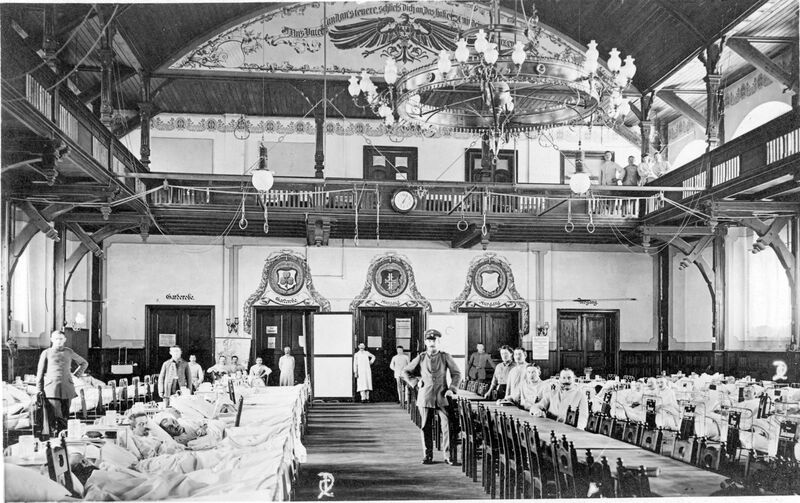 Datei:AK Vereinslazarett Fürth ngl ca 1915 2.jpg