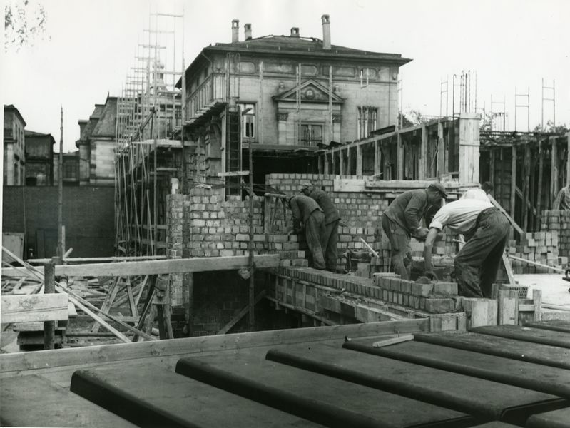 Datei:AOK Neubau 1954008.jpg