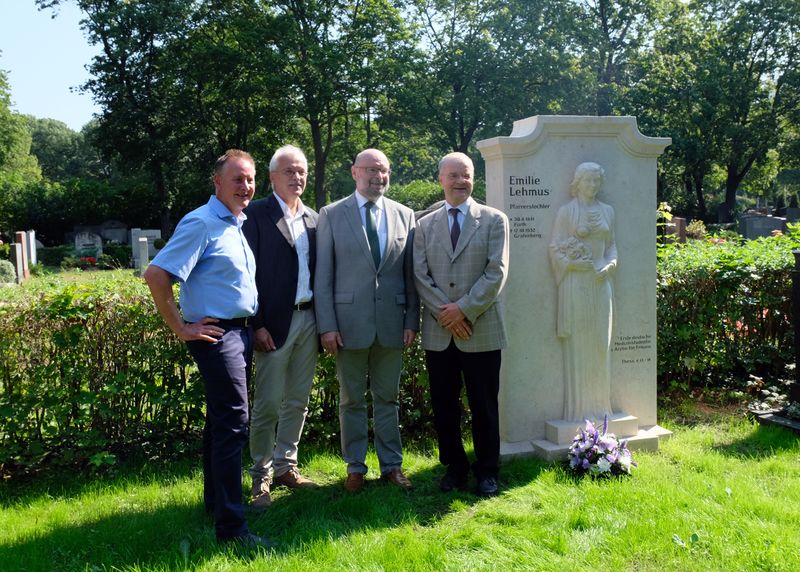 Datei:Gedenkveranstaltung Emilie Lehmus Aug 2019 1.jpg