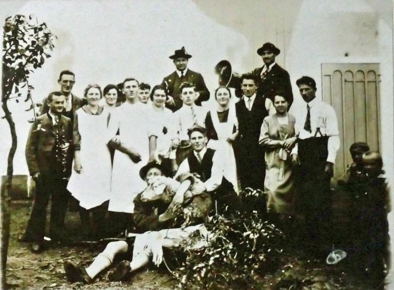 Datei:Stadeln Kärwaburschen 1927.jpg