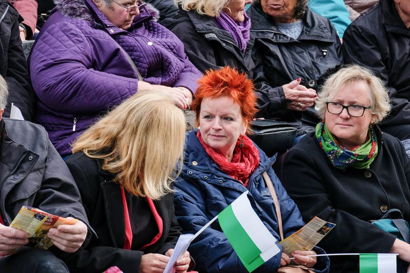 Datei:Barbara Fuchs Kärwa Umzug Okt 2019.jpg