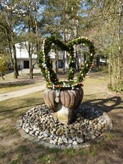 Löhekirche Osterbrunnen.JPG