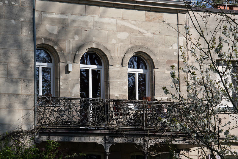 Datei:Dambacher Straße 35 Balkon.jpg
