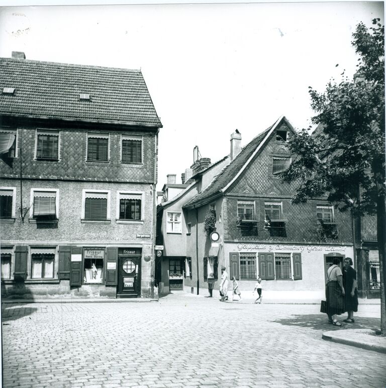 Löwenplatz Bergstraße 2, Mohrenstraße 32, 1952.jpg