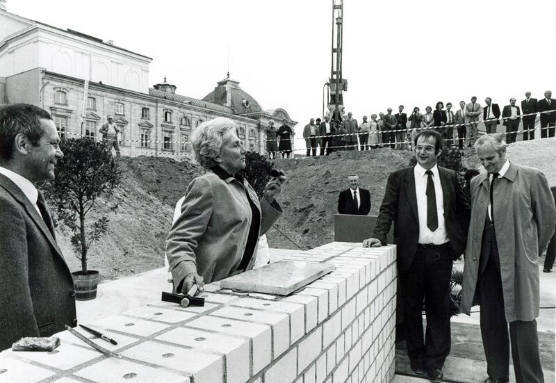 Datei:NL 16-127-222 Scherzer Grundsteinlegung City Center 4 Okt 1982.jpg