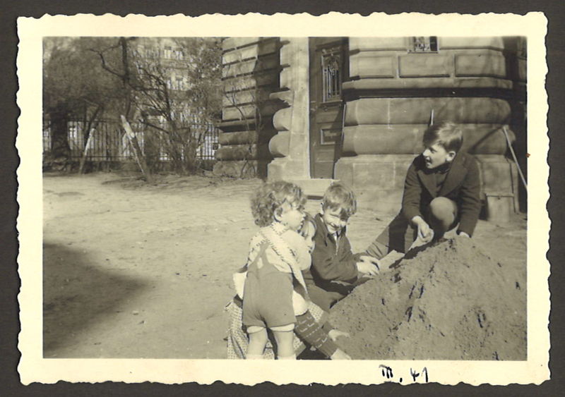 Datei:Familienalbum Neumann Appel - Villa Engelhardt (4).jpg