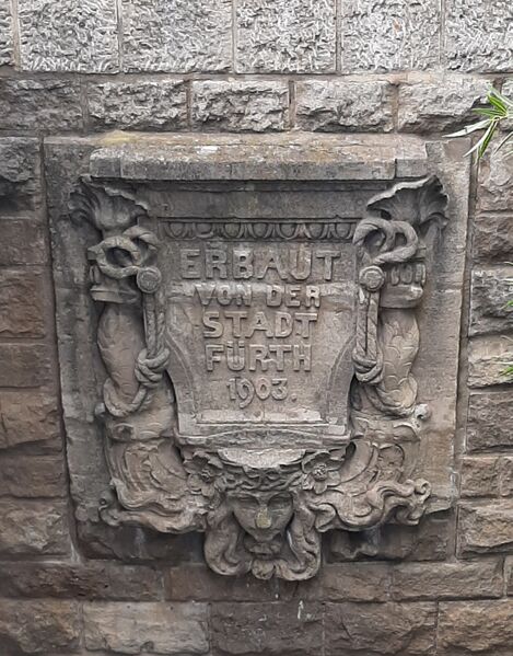 Datei:Maxbruecke Kleeblatt-Relief.jpg