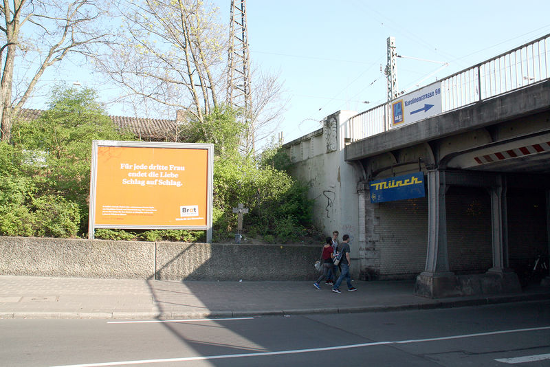 Datei:Brückenunterführung Jakobinenstraße Einfahrt.jpg