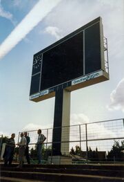 NL-FW 04 1210 KP Schaack Stadion neue Anzeigetafel 1999.jpg