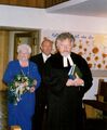 Goldene Hochzeit von Irmgard und Kurt Engel 1997, hier mit Pfarrer Reinhold Autenrieth in der Löhekirche
