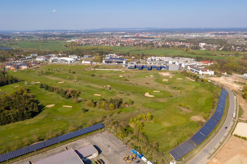 Datei:Flugplatz Atzenhof Golfpark April 2019.jpg