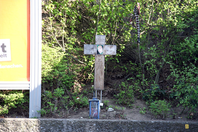 Datei:Mahnmal Sascha Jakobinenstraße.jpg