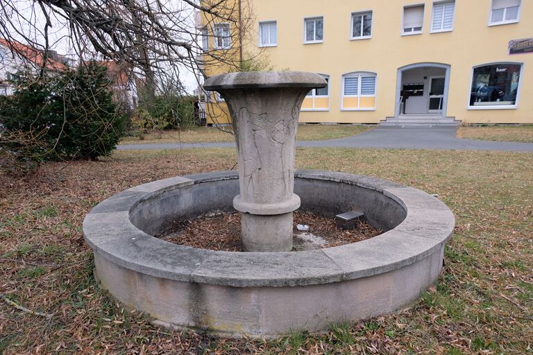Robert-Koch-Straße 56 Mrz 2023 Brunnen 3.jpg