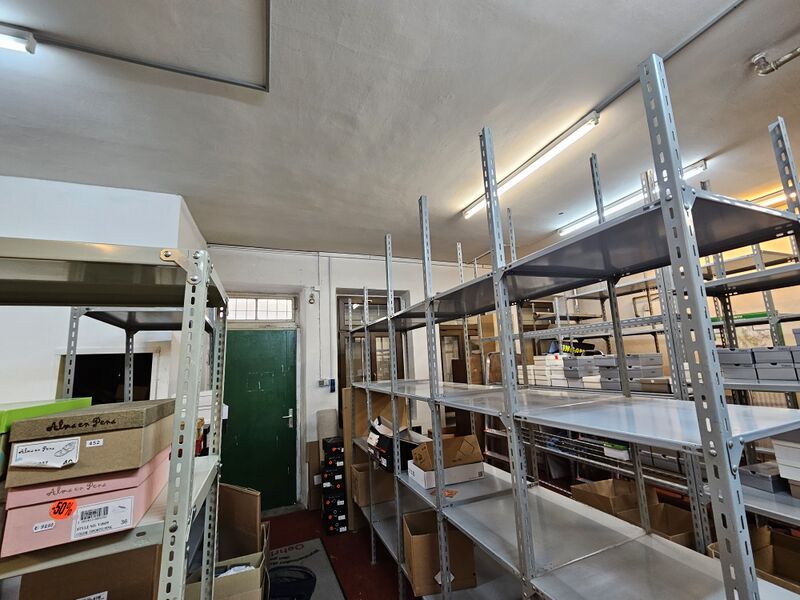 Datei:Schuhhaus Oehrlein LagerIV.jpg