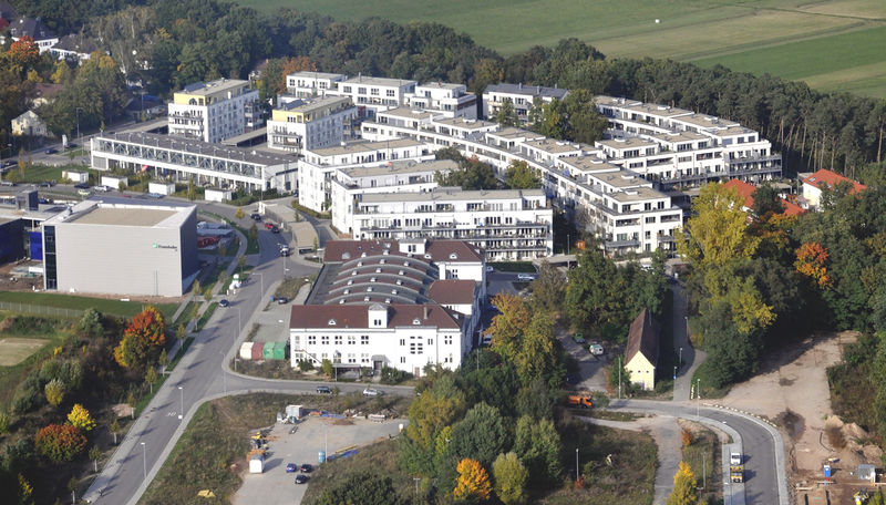 Datei:Atzenhof Flughafenstraße 2013.jpg