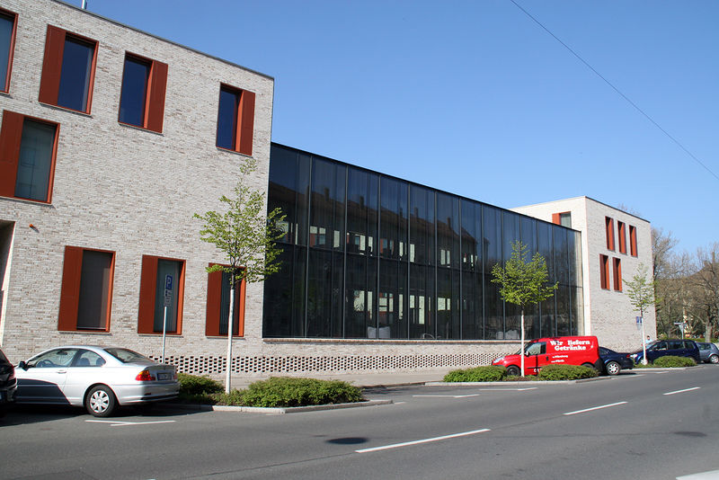 Datei:Finanzamt Herrnstraße Fensterseite.jpg