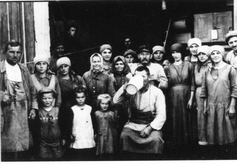 Datei:NL-FW 09 KP 2097 Mehl Dreschgemeinschaft Matthäus Gugell Vach 1925.jpg