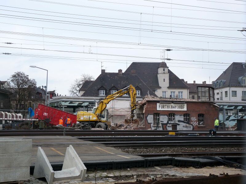 Datei:2010-03-02 Abriss Schrankenposten 8 (4).jpg