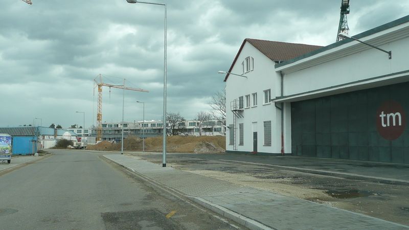 Datei:Empfangsgebäude Flugplatz Fürth-Atzenhof.jpg