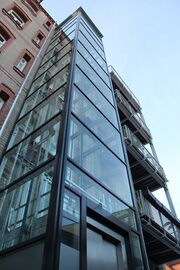 Holzstraße 46 Außenaufzug.jpg