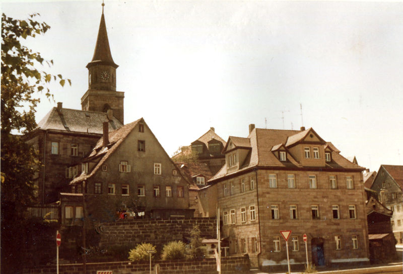 Datei:Michaeliskirche von der Kapellentraße aus 1974 img915.jpg