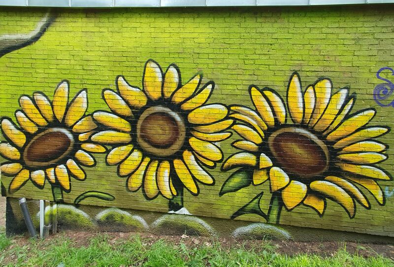 Datei:Graffiti 3 Toilettenhäuschen Kleine Mainau Nordseite.jpg