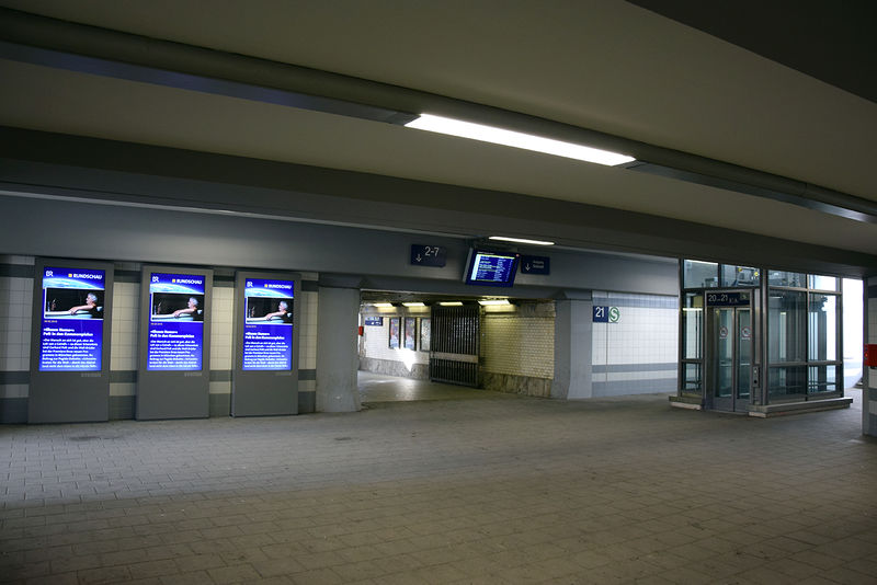 Datei:Hauptbahnhof S-Bahn Zugang.jpg