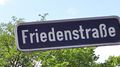 Straßenschild "<a class="mw-selflink selflink">Friedenstraße</a>