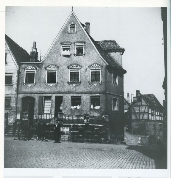 Datei:Helmplatz 11.jpg