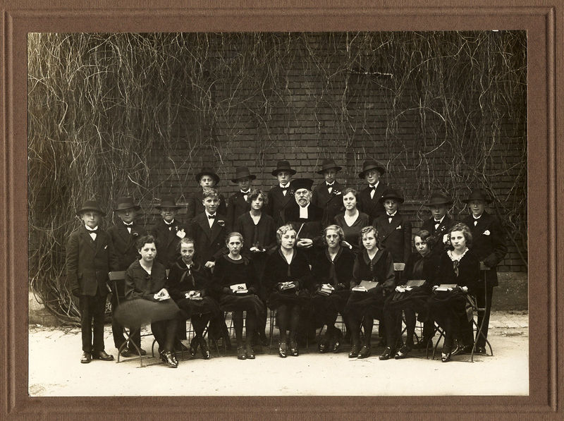 Datei:Konfirmation 1930.jpg